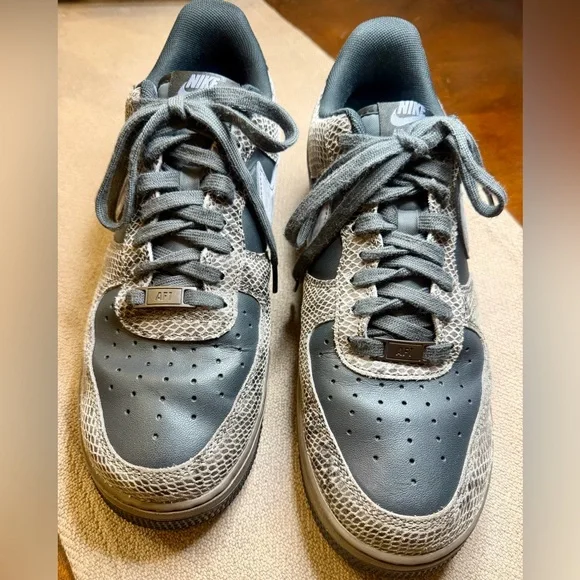 Nike Air Force 1 Snakeskin Edition
Men’s 10 - Picture 4 of 9